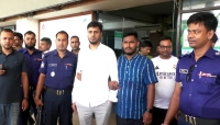 ভারতে পালানোর সময় বেনাপোল চেকপোস্টে আটক ছাত্রলীগ নেতা